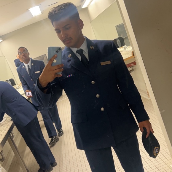 Meet your Posher, Jose - Picture 2 of 6